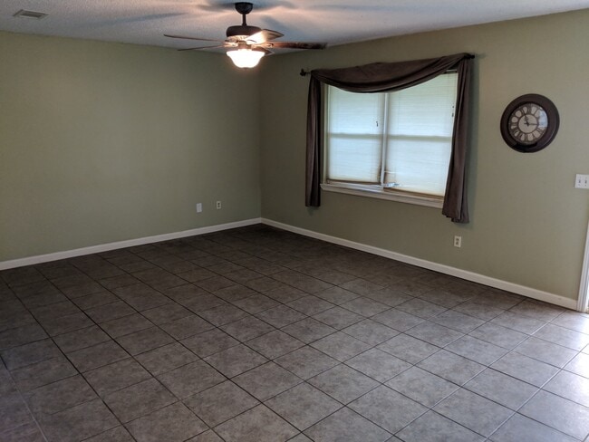 Building Photo - Cute Home on a Corner Lot!!!