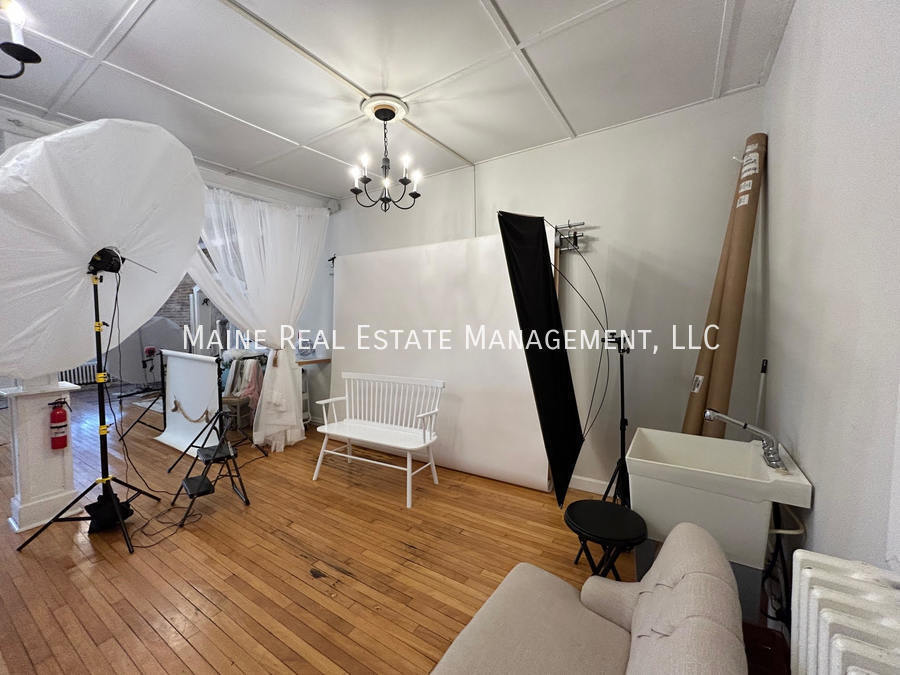 Primary Photo - 115 Main St