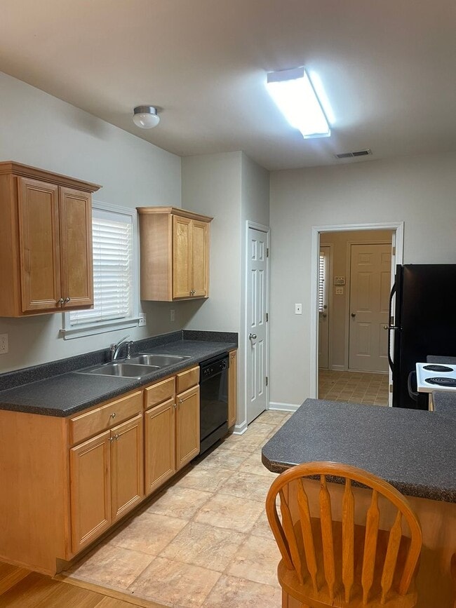 Foto del edificio - Available NOW in Harbor Town- 2 BR/2BA