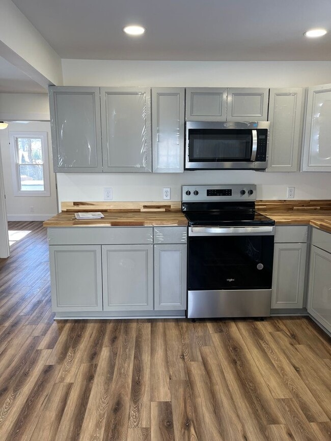 Building Photo - Modern Cottage Living Just Minutes from Downtown West Jefferson