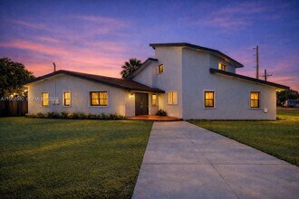 Building Photo - 250 SW 78th Ave