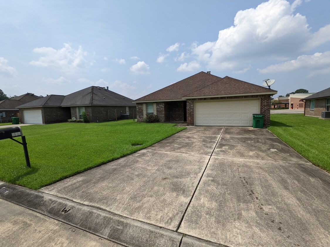 Front of Home - 125 Azalea Dr
