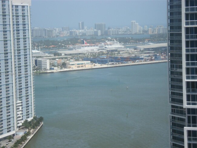 Foto del edificio - 500 Brickell Ave