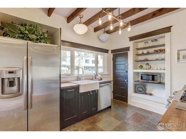 Foto del edificio - 719 Remington St