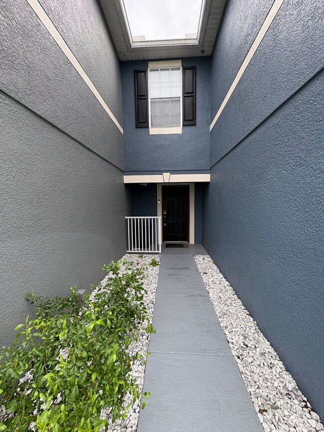 Foto del edificio - 13168 Lexington Summit St