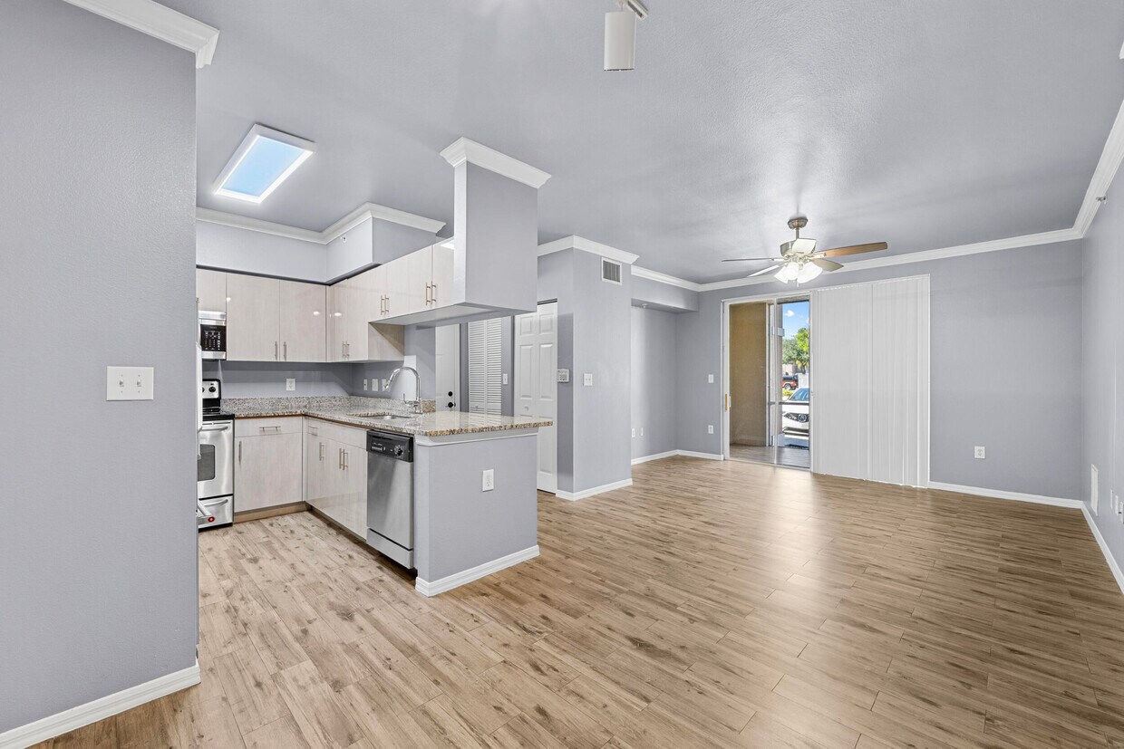 Foto principal - 6410 Emerald Dunes Dr