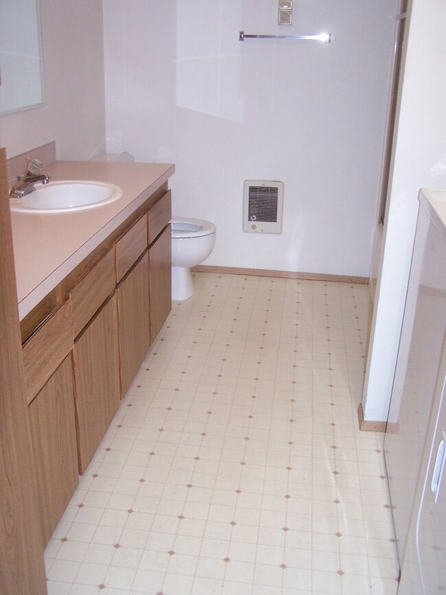 Foto del edificio - 1 Bed/1 Bath Eastside Apartment - Purcell ...