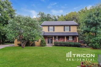 Building Photo - 721 W 122nd Terrace