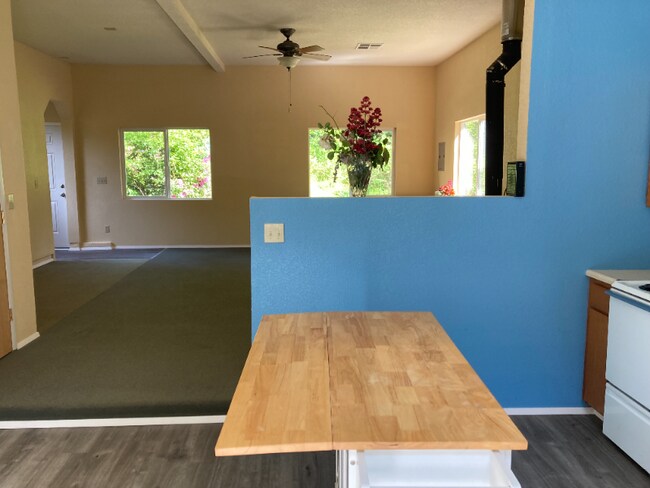 Foto del edificio - 90 Whittier Ln