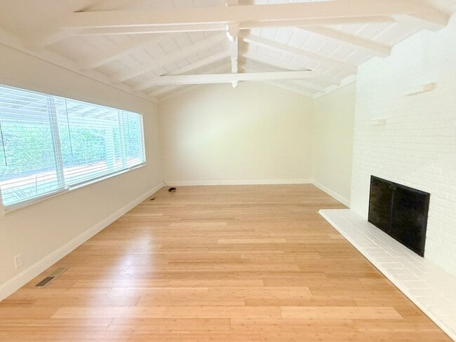 Foto del edificio - Remodeled One Story Home Located In Desirable Lafayette !