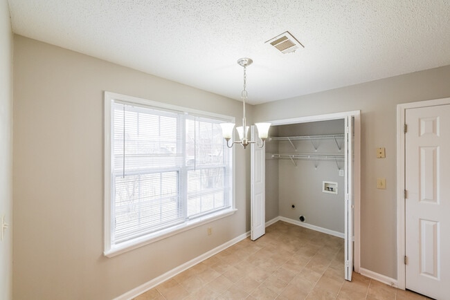 Building Photo - 8747 Rolling Hills Dr