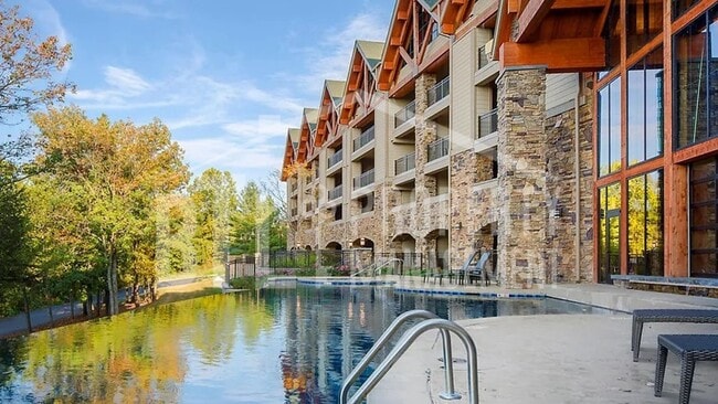 Building Photo - Lake Front! 2 Bedroom Condo in Hollister