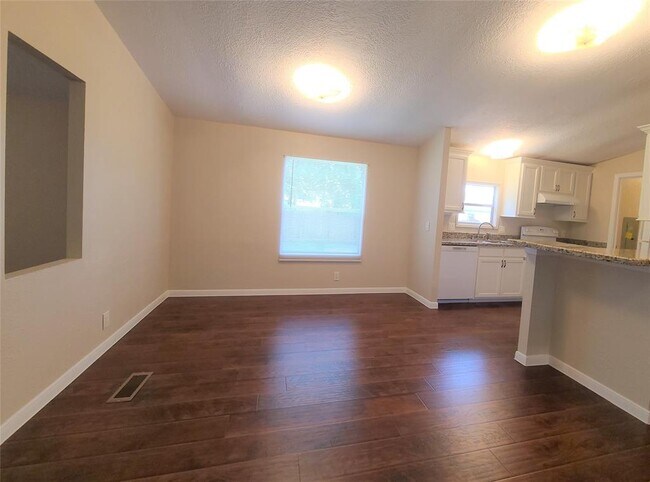 Building Photo - 5414 Five Oaks Dr