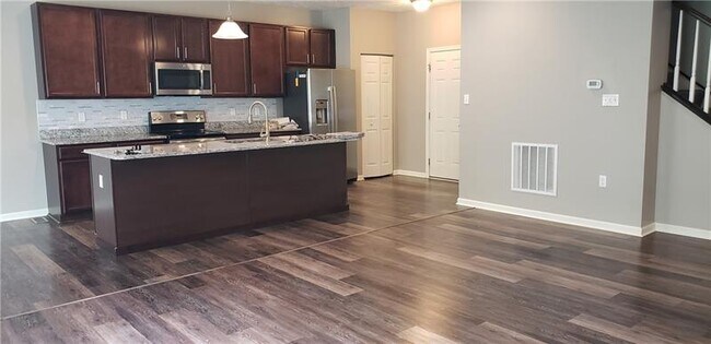Foto del edificio - 6455 Lindsey Ln