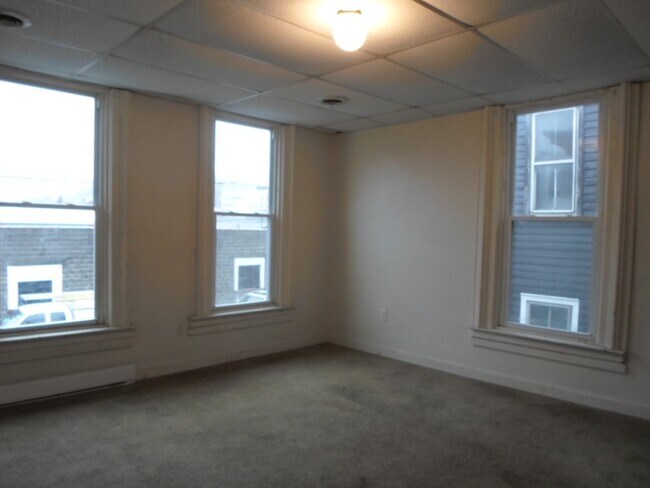 Building Photo - 7 Burr St