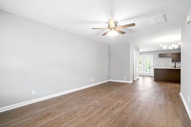 Building Photo - 2 Bedroom Condo For Rent Near Madison Street!