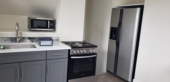 Kitchen - 2530 Zenobia St