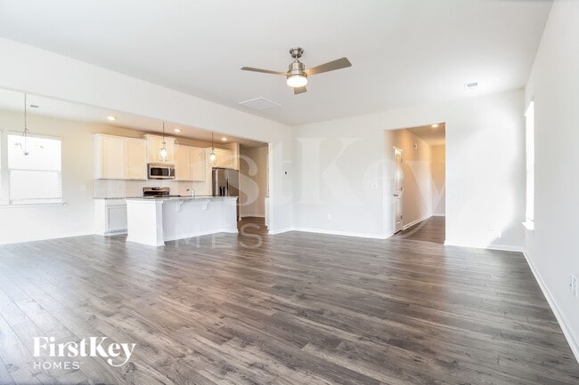 Foto del edificio - 806 Birchcrest Wy