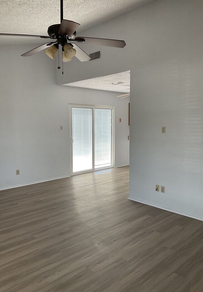 Foto del edificio - COMING SOON!