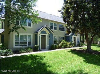 Building Photo - 13700 Richmond Park Dr N