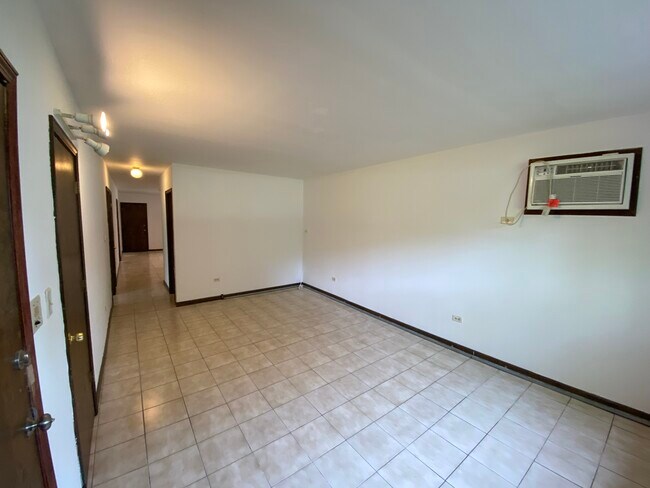 Living room - 531 W Pleasant Ln