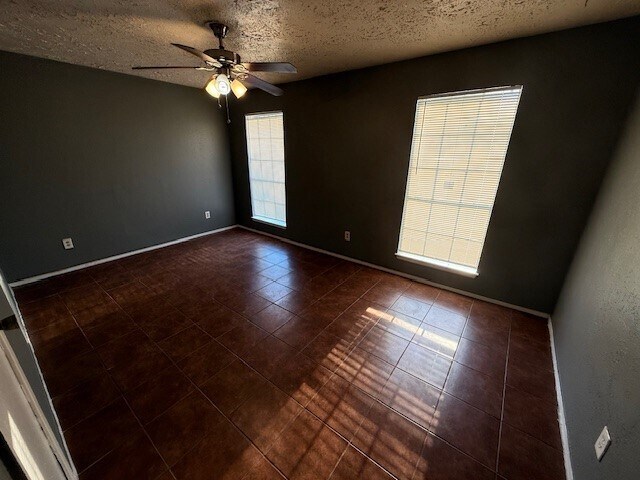 Foto del edificio - 10030 Rosbrook Dr