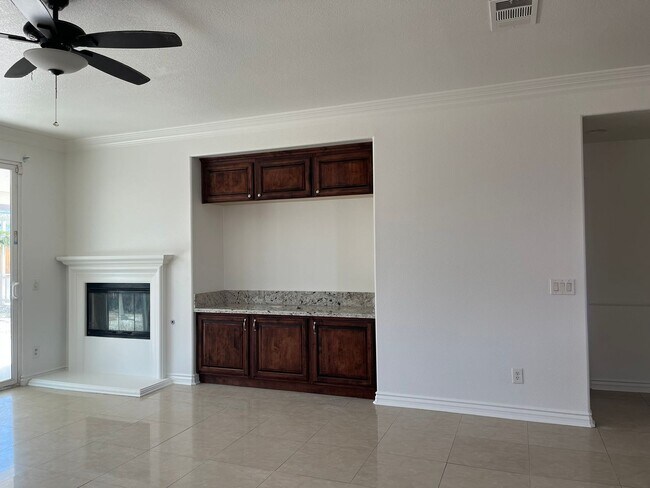 Foto del edificio - Spacious 5-bedroom, 3-bathroom home in Ade...