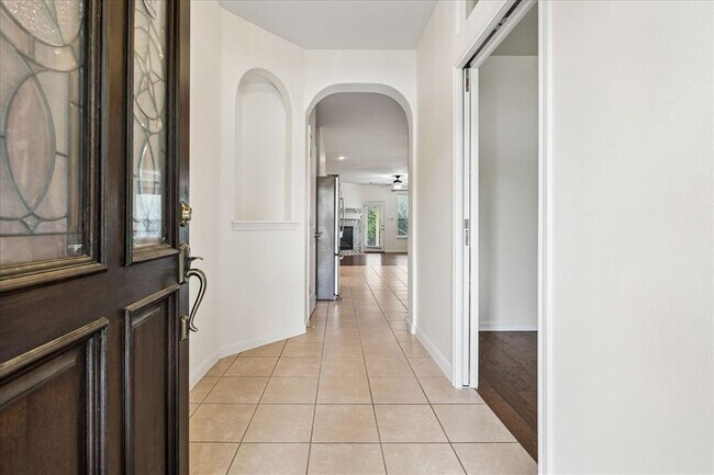 Foto del edificio - 206 Saddle Ridge Dr