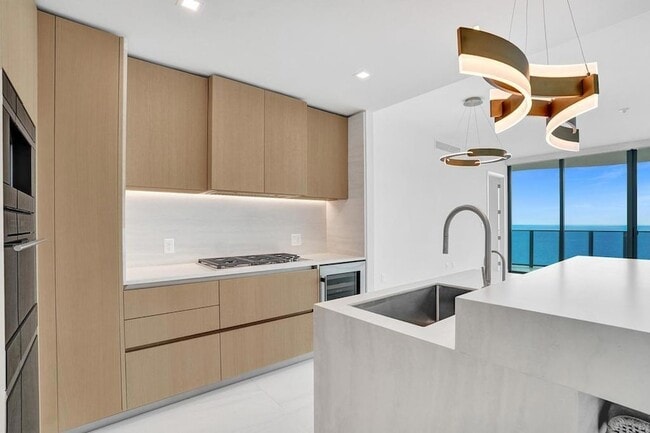 Building Photo - 900 N Ocean Blvd