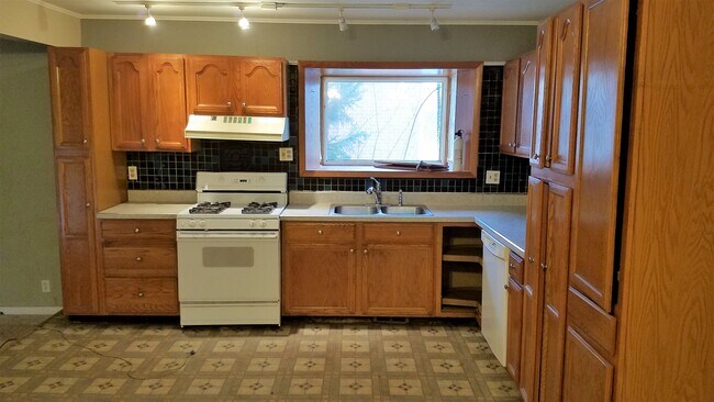 Building Photo - 1525 Devon St