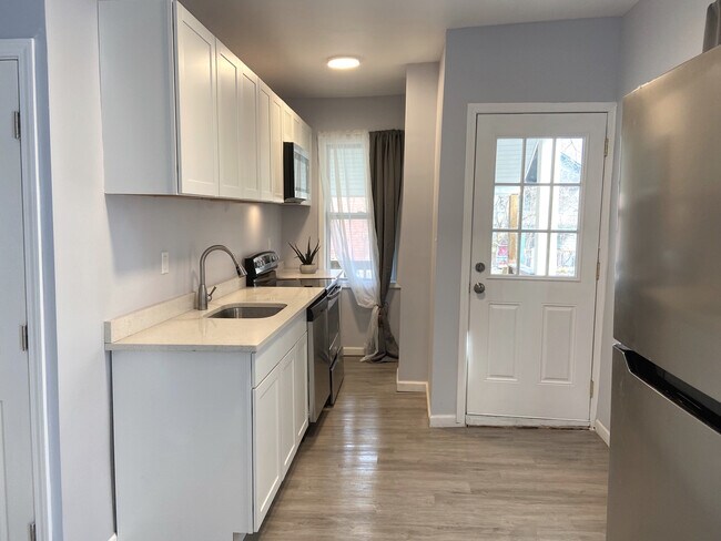 kitchen - 435 Westmoreland Ave