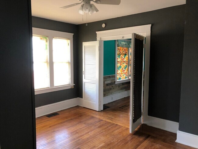 Foto del edificio - 420 Goodall Ave