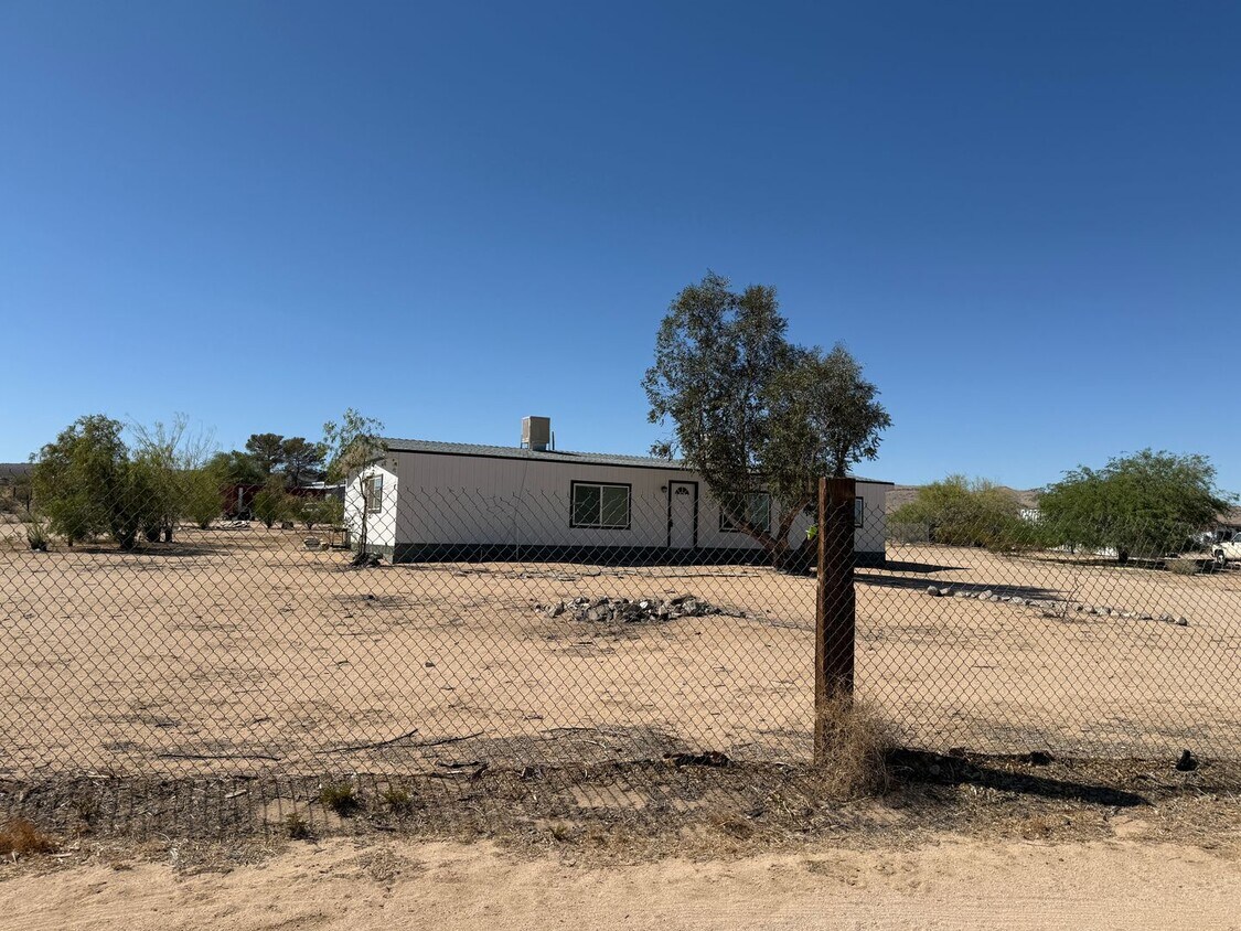 Primary Photo - Beautiful fully remodeled 3 bedroom