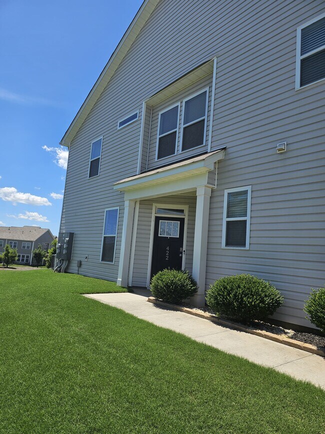 Foto del edificio - 422 Yellow Fox Rd