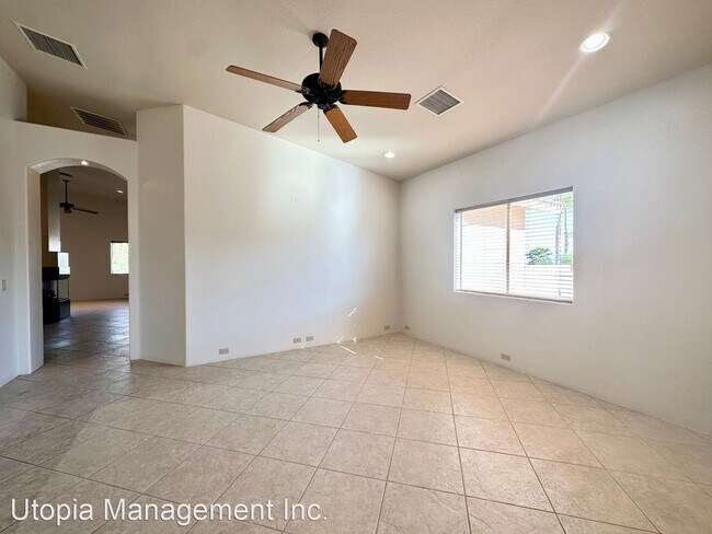 Foto del edificio - 3 br, 2.5 bath House - 9930 Brookline Ave