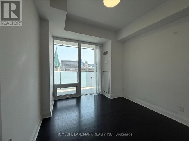 Building Photo - 2803-65-665 St Mary St