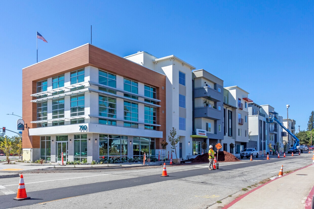 Construction 10/2022 - The Summit