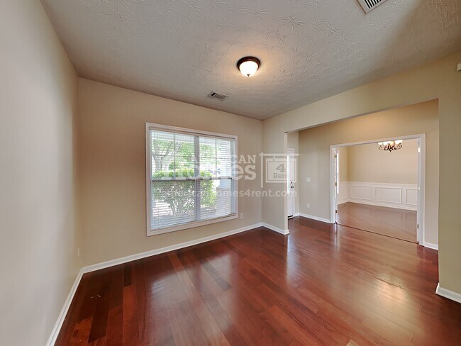 Building Photo - 317 Azalea Loop