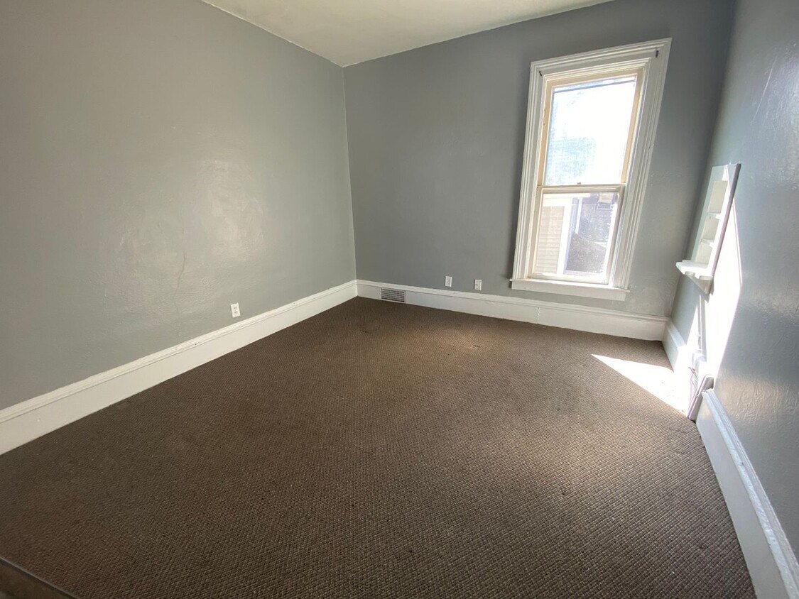 Primary Photo - 703 W Walnut Street- 1 Bed Apt in Vine Nei...
