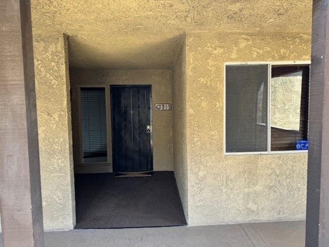 Building Photo - Beautifully Updated 2 bed 2 bath Condo in ...