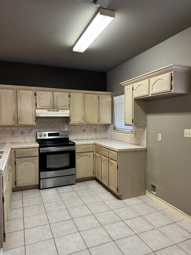 Foto del edificio - 9903 Crystal Ct