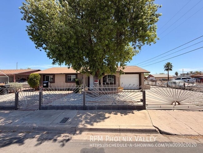 Photo - 301 N 3rd St House