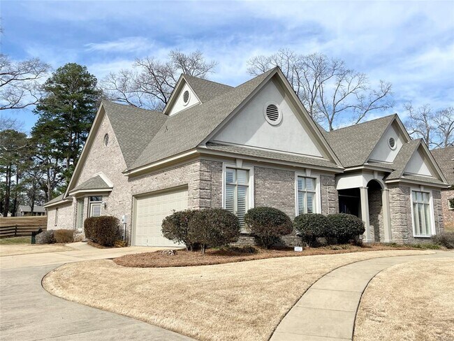 Foto del edificio - 6151 Henley Way