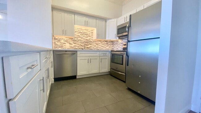 Building Photo - Incredibly remodeled unit at Pacific Park ...