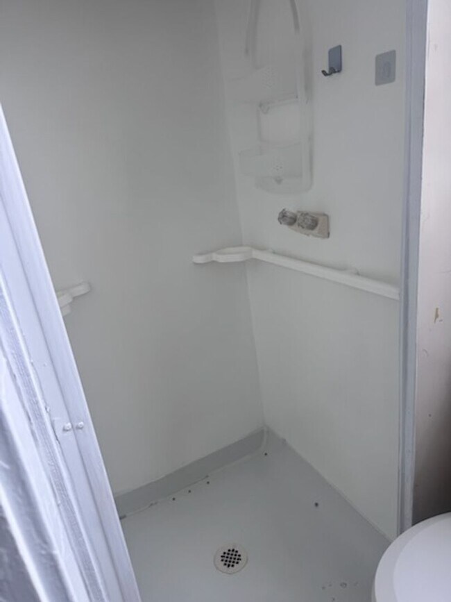 Foto del edificio - 2 Bedroom, 2 Bath walking distance to ECU