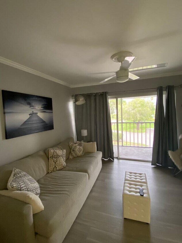 Foto principal - 1531 SE Royal Green Cir