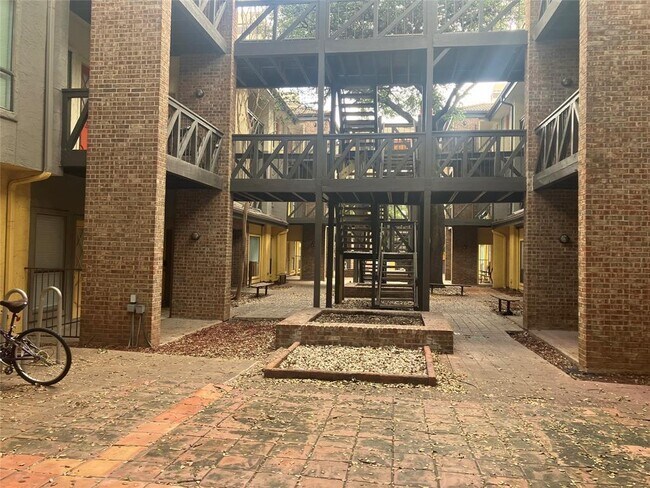 Foto del edificio - 806 W 24th St