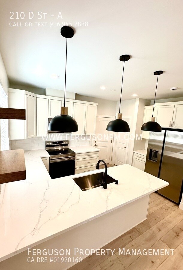 Building Photo - 210 D St