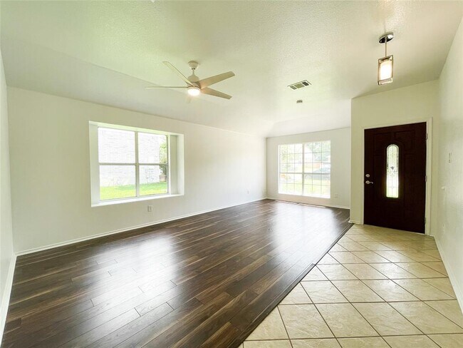 Building Photo - 1800 Timberwood Dr