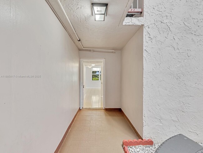 Foto del edificio - 9451 Evergreen Pl